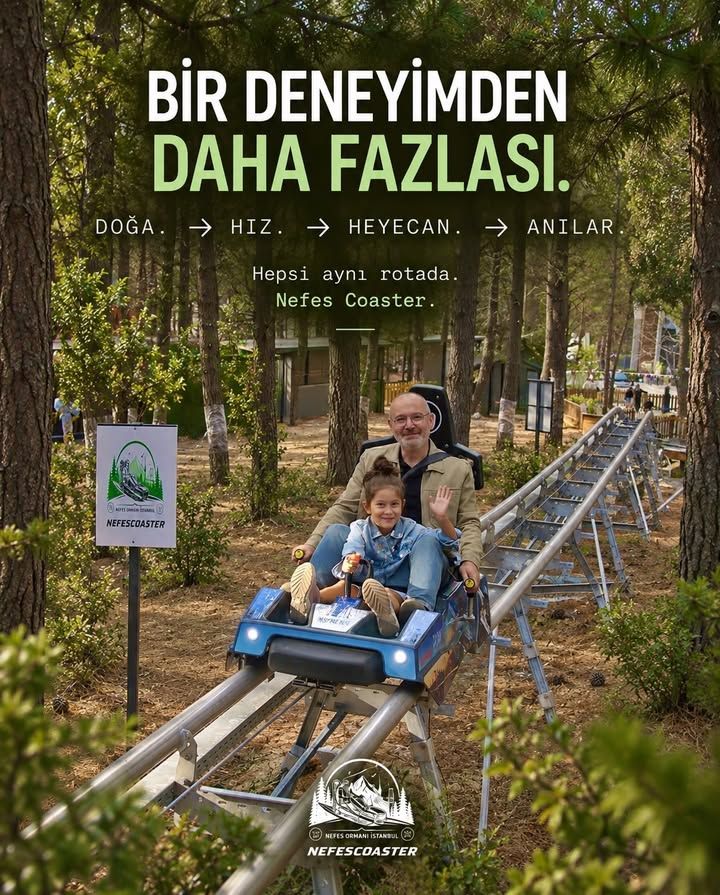 Nefes Coaster'da kızakla inen baba ve kızı